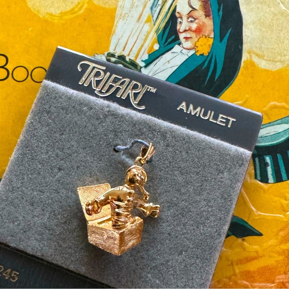 Trifari “Jack in the Box” Amulet/Charm - Vintage - Picture 2 of 3